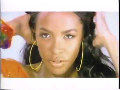 「Aaliyah - Rock The Boat」ミュージックビデオのサムネイル画像です。